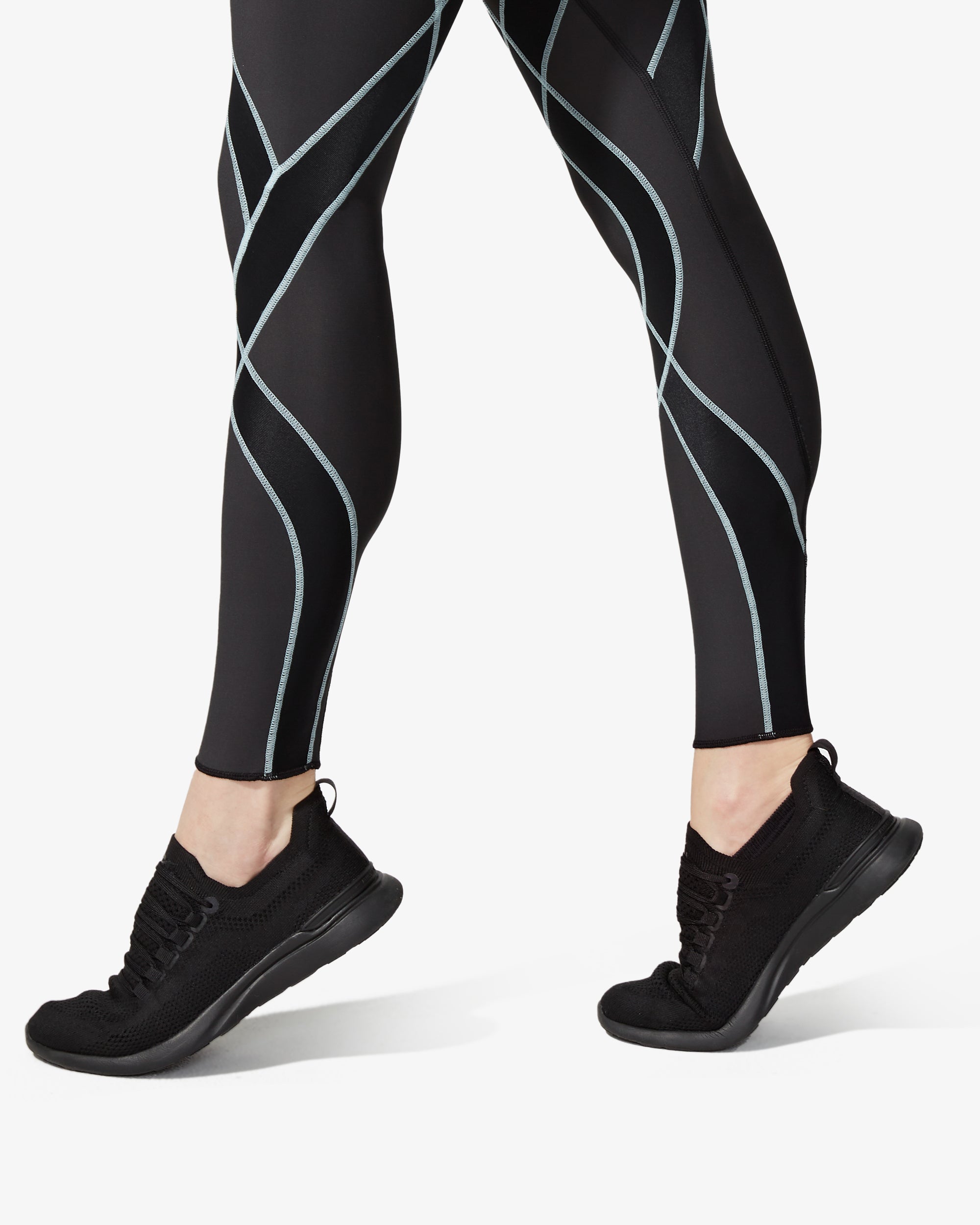 CW-X Women's Endurance Generator Insulator Thermal Compression Tights,  Black, Large : : Clothing, Shoes & Accessories